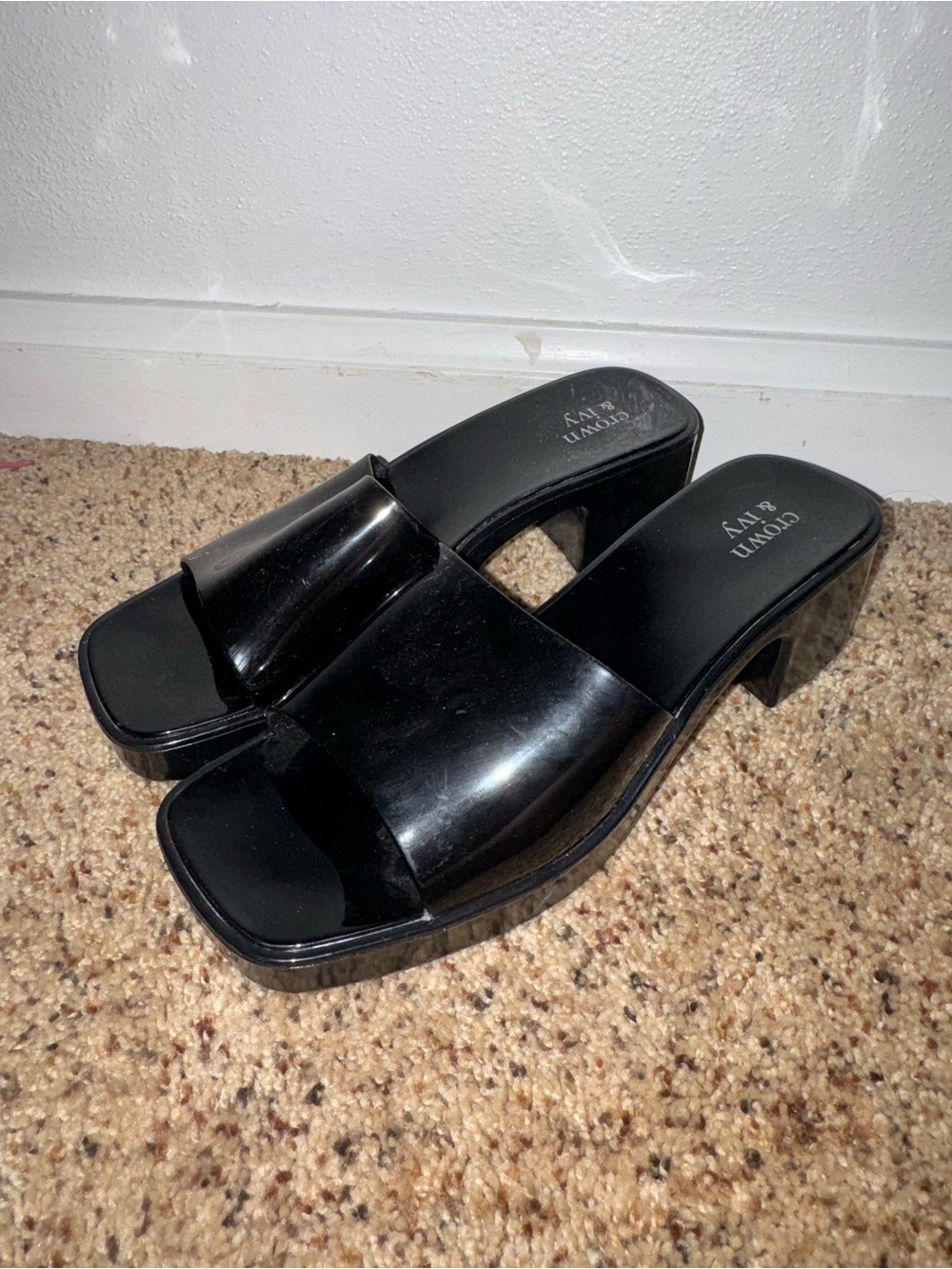 crown & ivy plastic heeled slides
